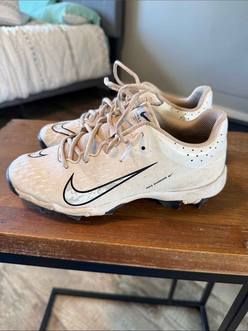 Nike Kids white/Black softball Cleats
